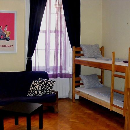 11Th Hour Cinema Hostel Будапеща Стая снимка