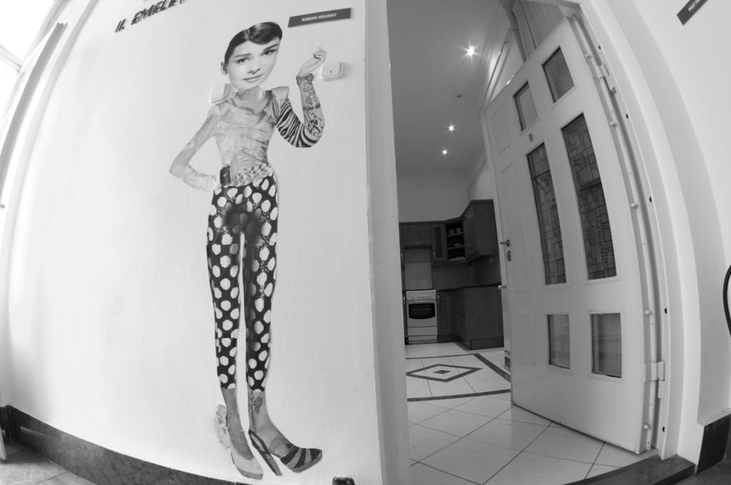 11Th Hour Cinema Hostel Будапеща Стая снимка