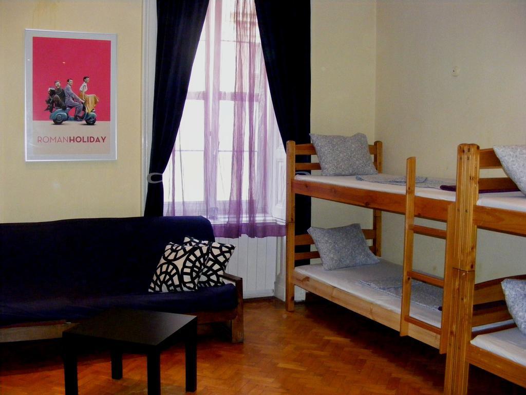 11Th Hour Cinema Hostel Будапеща Стая снимка