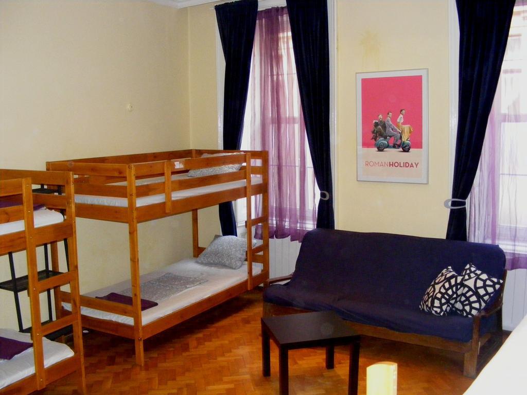 11Th Hour Cinema Hostel Будапеща Стая снимка