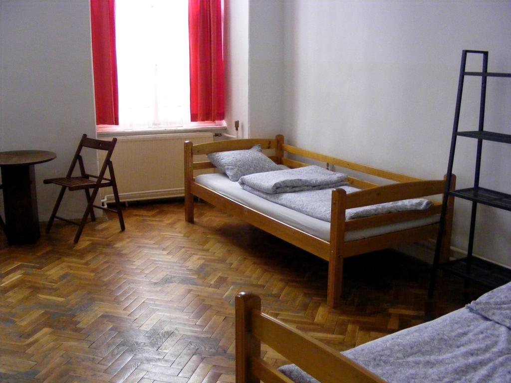 11Th Hour Cinema Hostel Будапеща Екстериор снимка